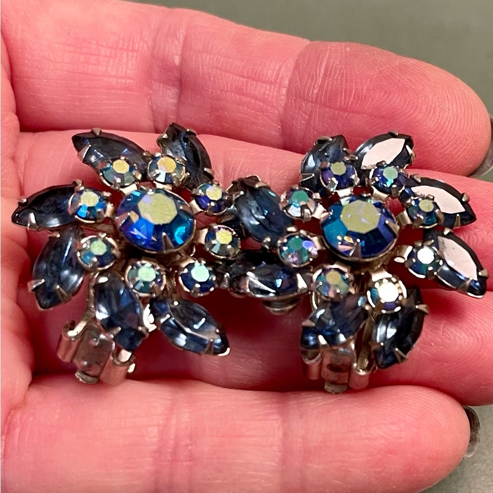 Vintage Weiss Swirl Pinwheel Sapphire Blue AB Rhinestone Domed Clip On Earrings
